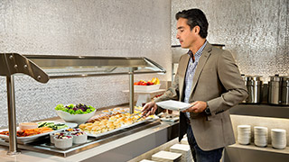 Admirals Club snacks 